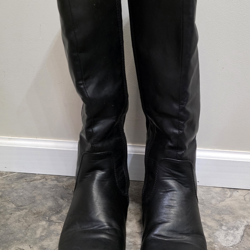 Kohl's Sleek Black Knee Boots